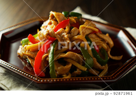 彩り豚肉の青椒肉絲(チンジャオロース) 92871961