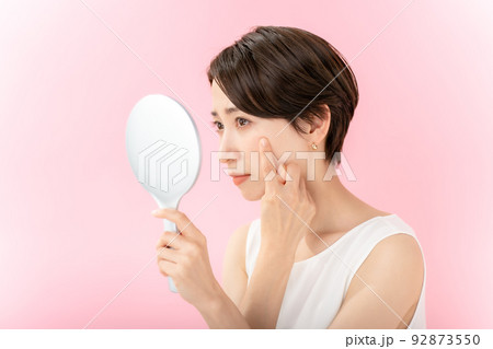 女性　スキンケア　ピンクバック 92873550