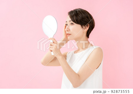 女性　スキンケア　ピンクバック 92873555