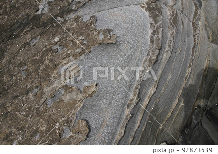 日本のお蛇浦海岸の岩のアップ 92873639