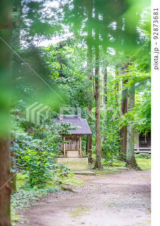 加美郡加美町　鹿島神社　鎮守の森　要石 92873681