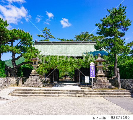 四国霊場第80番札所 讃岐国分寺の仁王門(香川県高松市) 四国霊場第80番札所 讃岐国分寺の仁王門(香川県高松市) 92875190