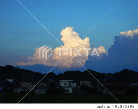 夕暮れ入道雲 夕暮れ入道雲 92875398