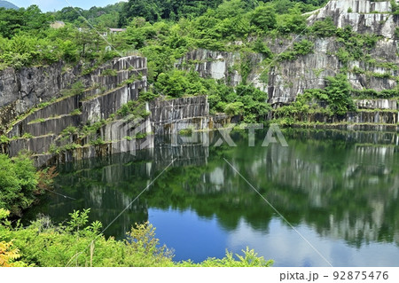笠間市の石切山脈の採石場跡 笠間市の石切山脈の採石場跡 92875476