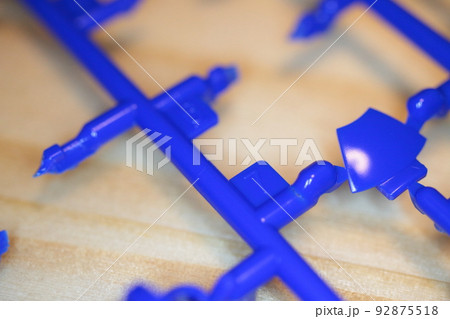 プラモデル作成中のパーツとスプルー、ランナー プラモデル作成中のパーツとスプルー、ランナー 92875518