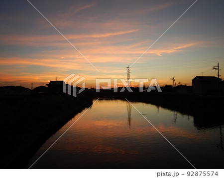 夕暮れの景色  夕暮れの景色  92875574