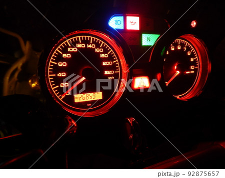 バイクのメーター 92875657