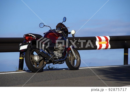 MOTOGUZZIのバイクで朝のツーリング MOTOGUZZIのバイクで朝のツーリング 92875717