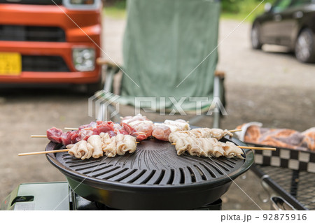 【オートキャンプ場でソロキャンプ 焼き肉プレートで焼き鳥を焼く】 【オートキャンプ場でソロキャンプ 焼き肉プレートで焼き鳥を焼く】 92875916