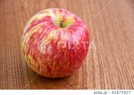 りんご（つがる姫） 92875927