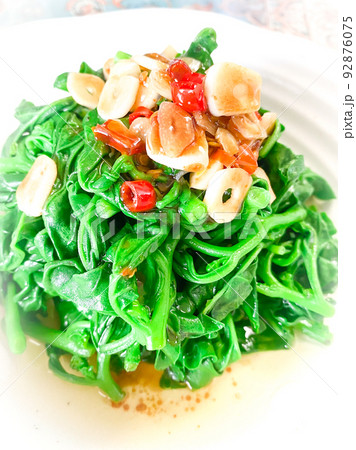 中国家庭料理・つる菜のにんにくソース（白灼蕃杏叶） 92876075