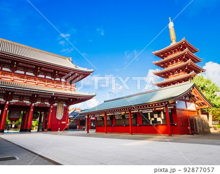 浅草寺　宝蔵門と五重塔 92877057