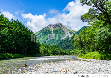 長野県松本市上高地の梓川と焼岳 長野県松本市上高地の梓川と焼岳 92878869