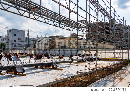 工場建設現場　足場 92879151