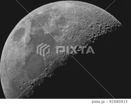 上弦の月　『月面X』が見える珍しい現象 92880915