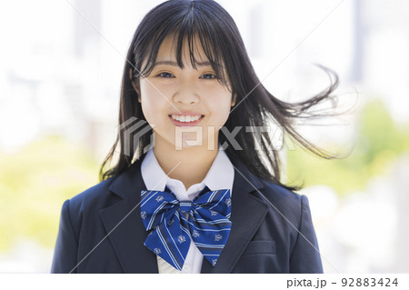制服の女子学生 高校生 中学生 92883424