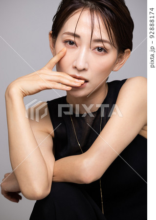 女性　ビューティーイメージ　 92888174