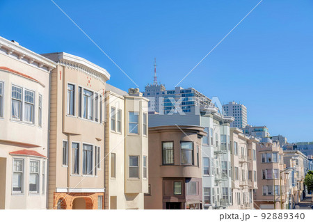 Row of apartments in San Francisco, CA near the commercial buildings at the back 92889340