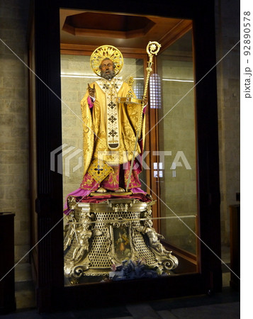 Saint Nicolas statue, Basilica of Saint Nicholas Apulia region, Italy. Saint Nicolas statue, Basilica of Saint Nicholas Apulia region, Italy. 92890578
