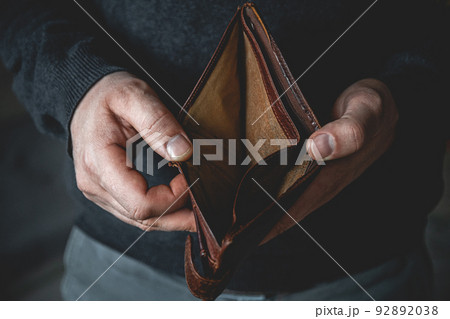 Empty wallet in the hands of a young man 92892038