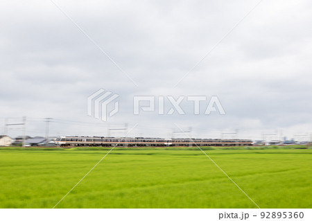 【東海道本線】田園地帯を駆ける特急列車 92895360