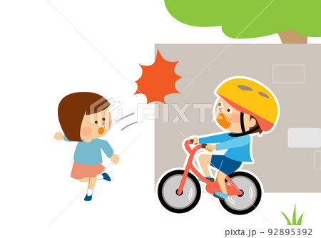 自転車の事故　子供の飛び出し 92895392