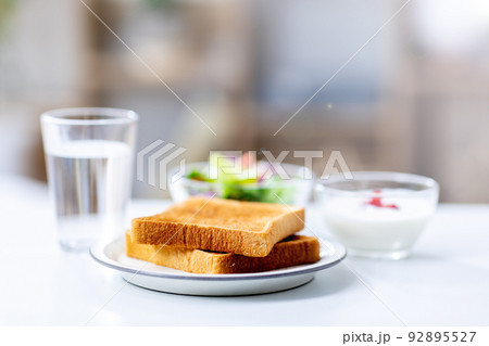 朝食 92895527