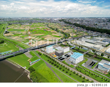 空撮「千葉県」江戸川矢切上空付近から上流を望む・松戸市 92896116