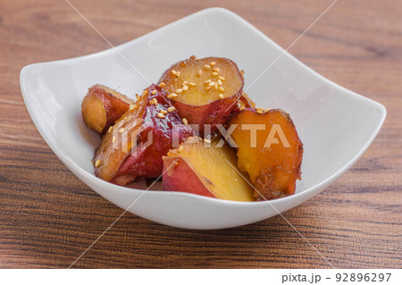 サツマイモのバターしょうゆ煮 92896297