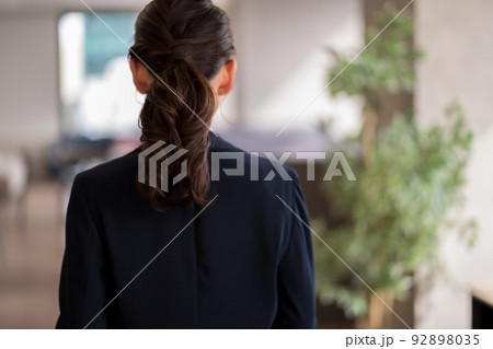 女性の活躍 92898035