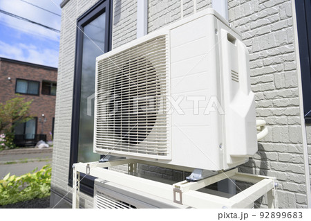 エアコンの室外機 エアコンの室外機 92899683