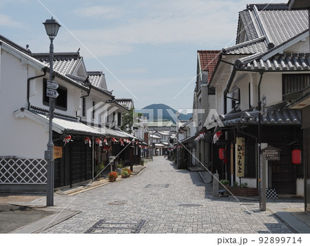 やない白壁の町並を散策(江戸時代の商家が続く) 92899714