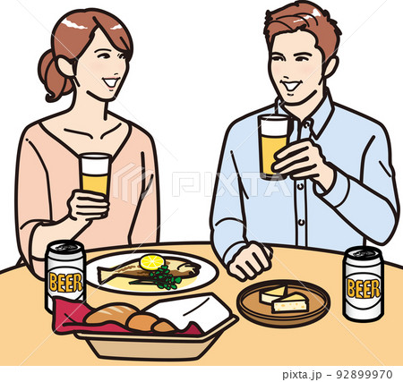 ビールを飲む男女 92899970