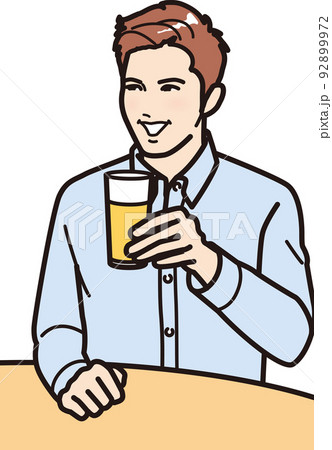 ビールを飲む男性 92899972