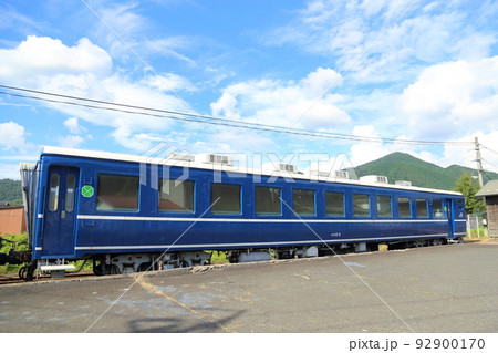 若桜鉄道 （隼駅）に展示の オロ12 6 【鳥取県八頭郡八頭町】 92900170