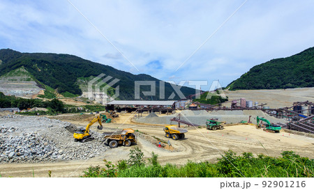 2022年8月ダム工事現場 上流展望台より 秋田県 2022年8月ダム工事現場 上流展望台より 秋田県 92901216