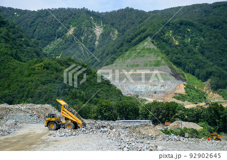 2022年8月ダム工事現場　上流展望台より　秋田県 92902645