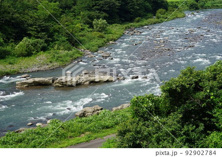 群馬県吾妻郡中之条町のJR吾妻線市城駅周辺の吾妻川の風景 群馬県吾妻郡中之条町のJR吾妻線市城駅周辺の吾妻川の風景 92902784