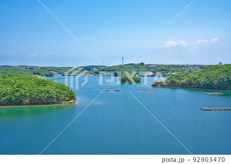 【賢島大橋より英虞湾の風景】 三重県志摩市阿児町神明 【賢島大橋より英虞湾の風景】 三重県志摩市阿児町神明 92903470