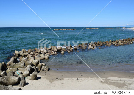 海岸の波消しブロック 海岸の波消しブロック 92904313