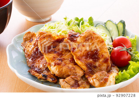 豚肉の生姜焼き 92907228
