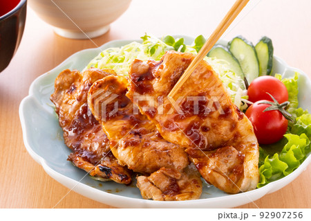 豚肉の生姜焼き 豚肉の生姜焼き 92907256