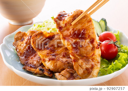 豚肉の生姜焼き 豚肉の生姜焼き 92907257