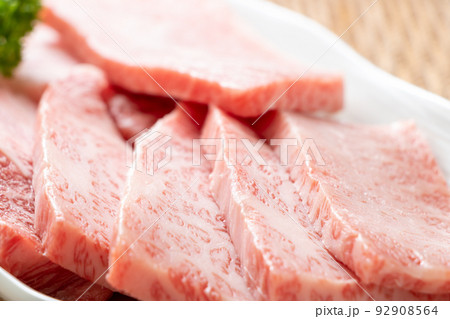焼肉用牛肉「三角バラ」(カルビの中で上級といわれる希少部位)。 92908564