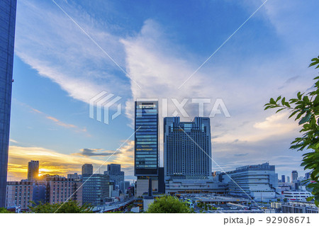 大阪なんばの夕景　なんばスカイオ・南海サウスタワービル(スイスホテル南海大阪） 92908671