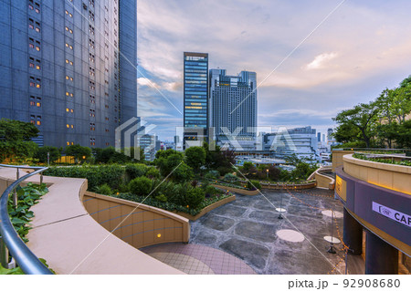 大阪なんばの夕景・薄暮空　なんばスカイオ・南海サウスタワービル(スイスホテル南海大阪） 92908680