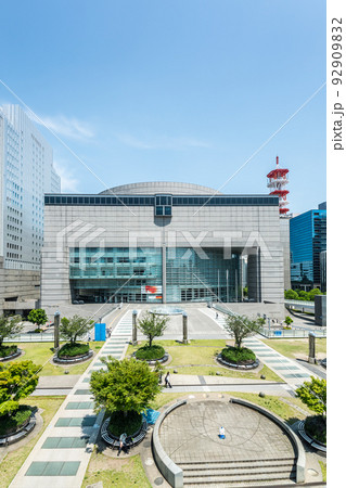 オアシス21緑の大地越しに見る愛知芸術文化センター オアシス21緑の大地越しに見る愛知芸術文化センター 92909832