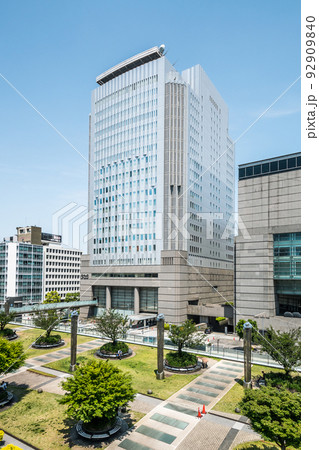 オアシス21緑の大地越しに見るNHK名古屋放送センタービル オアシス21緑の大地越しに見るNHK名古屋放送センタービル 92909840