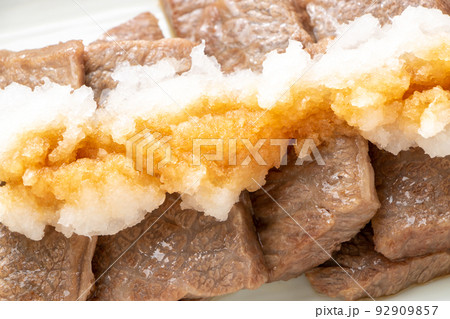 おろし焼肉(三角バラ)のアップ。 おろし焼肉(三角バラ)のアップ。 92909857