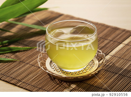 冷たい緑茶 冷たい緑茶 92910556